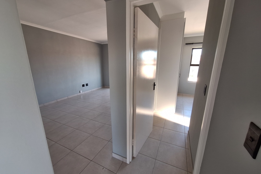 To Let 2 Bedroom Property for Rent in Vredekloof East Western Cape